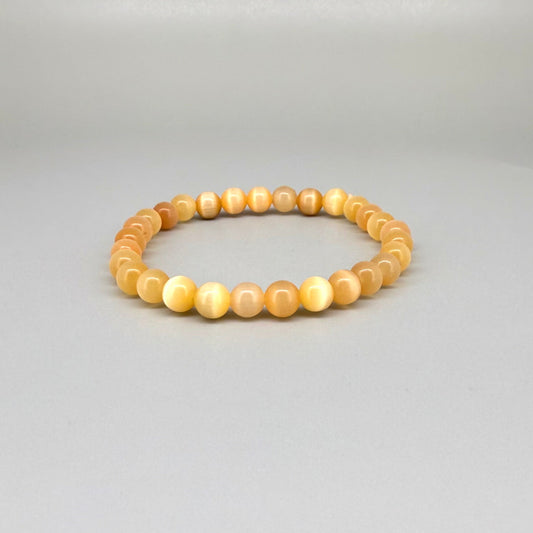 Cat’s Eye beaded bracelet, peach-orange gemstone beads with shimmering light effect on elastic stretch band.