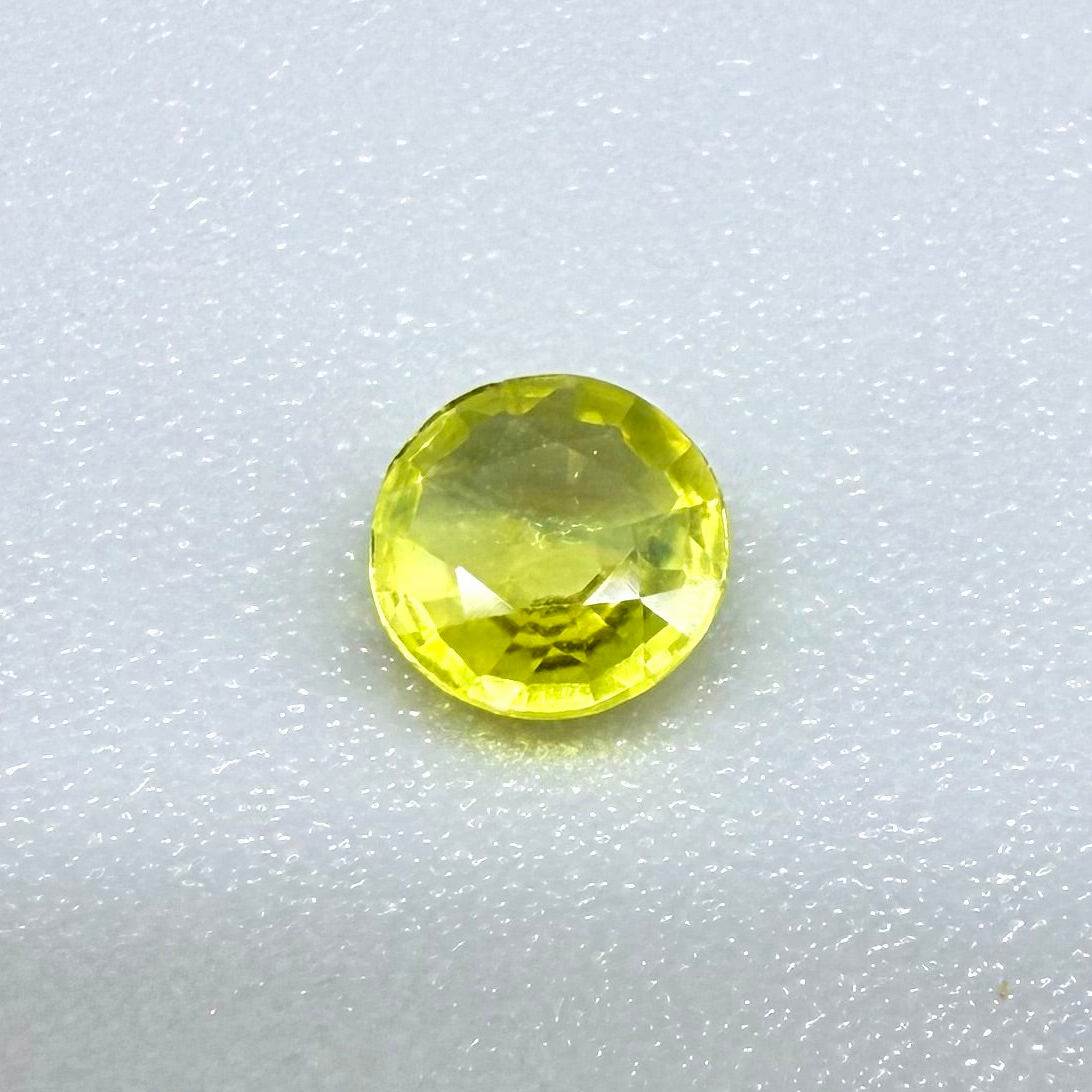 0.18 ct natural yellow sapphire from Bangkaja, round cut.
