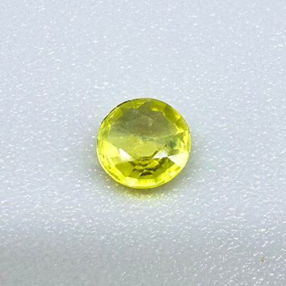 0.18 ct natural yellow sapphire from Bangkaja, round cut.