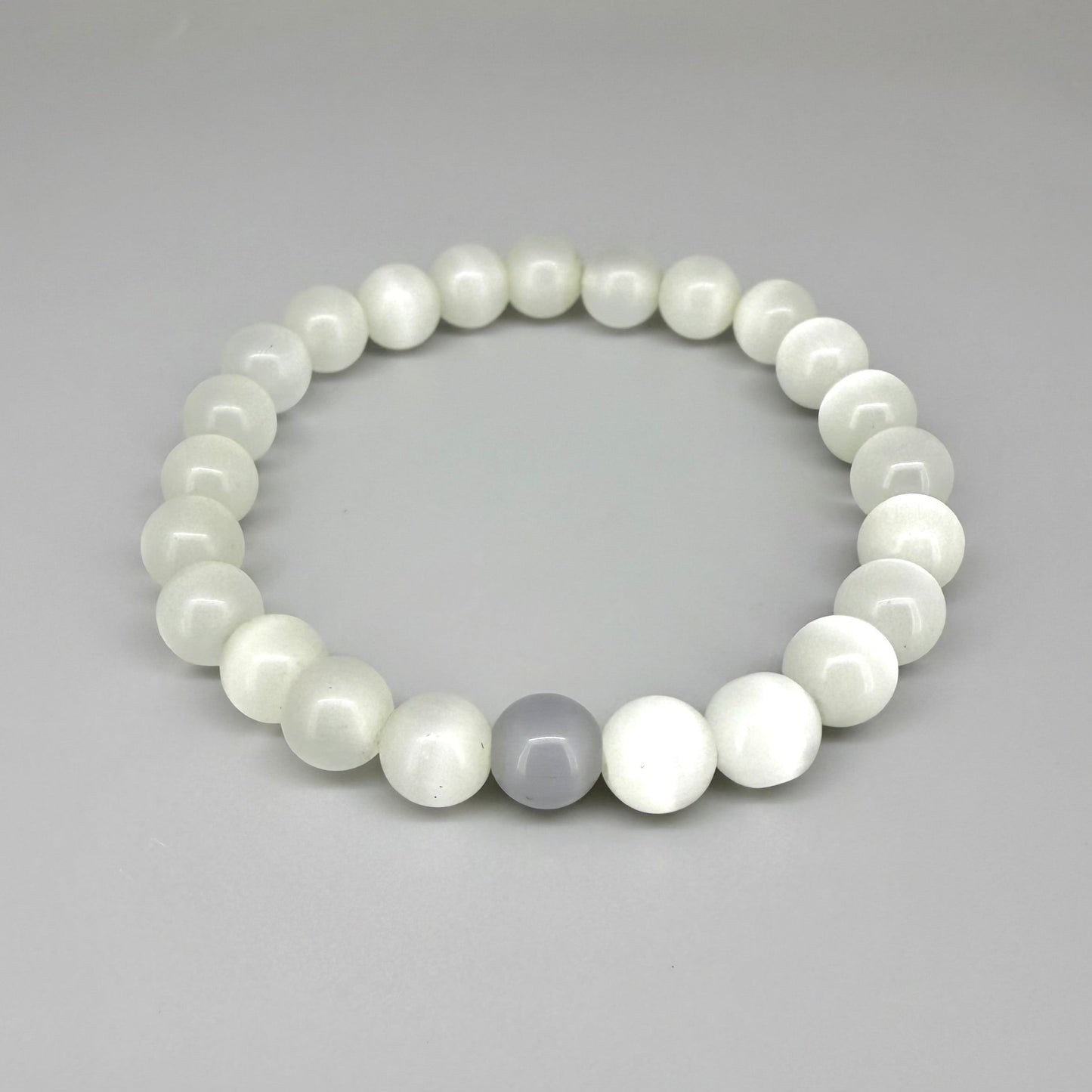White and grey cat’s eye beaded bracelet, 18cm, shimmering gemstone beads on elastic stretch band.