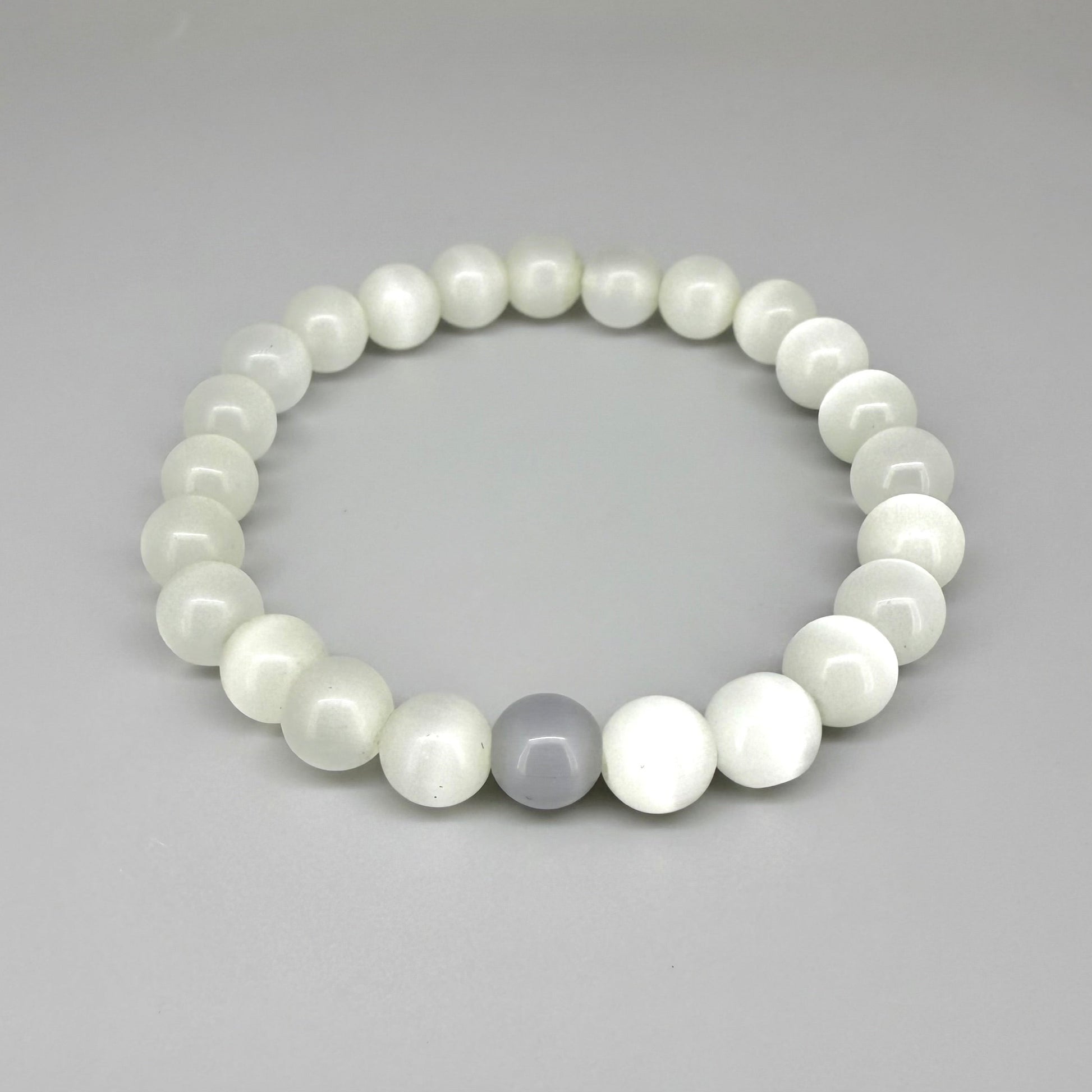 White and grey cat’s eye beaded bracelet, 18cm, shimmering gemstone beads on elastic stretch band.