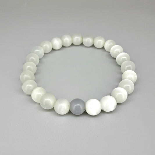 White and grey cat’s eye beaded bracelet, 18cm, shimmering gemstone beads on elastic stretch band.