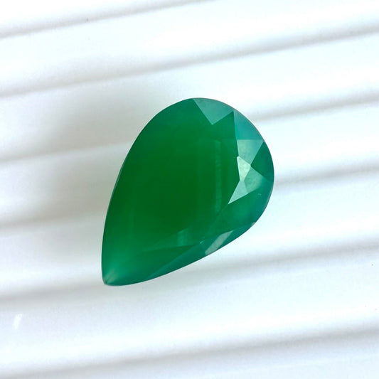 Vibrant Green Chalcedony Pear 7.18 Ct
