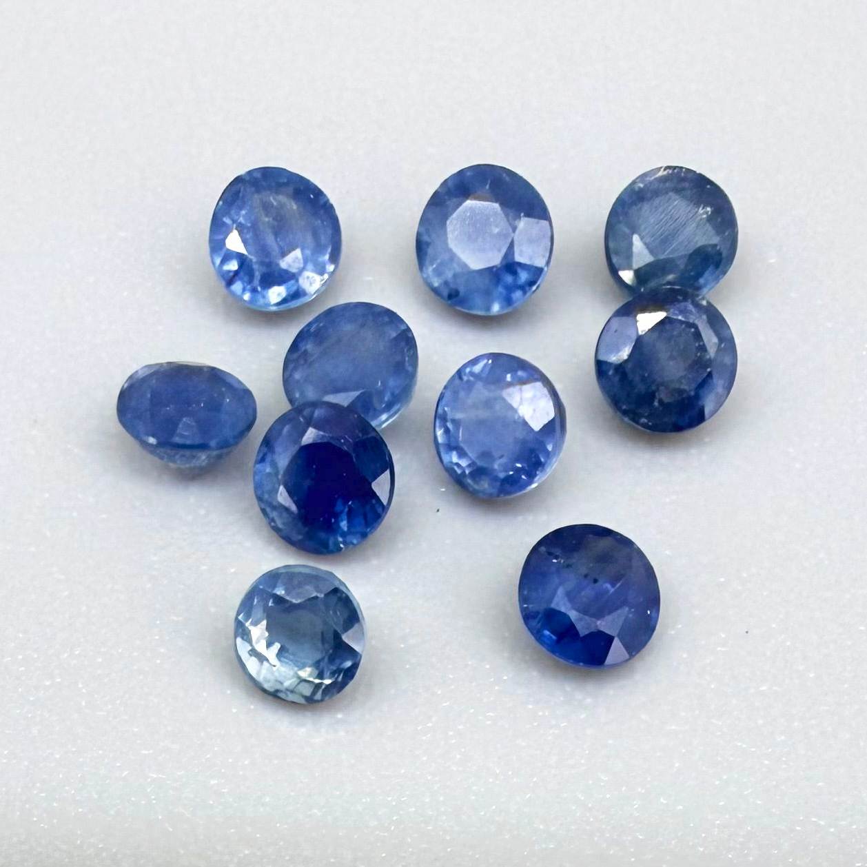 1.58 ct natural sapphire lot from Bangkaja, round cut stones with blue hues.