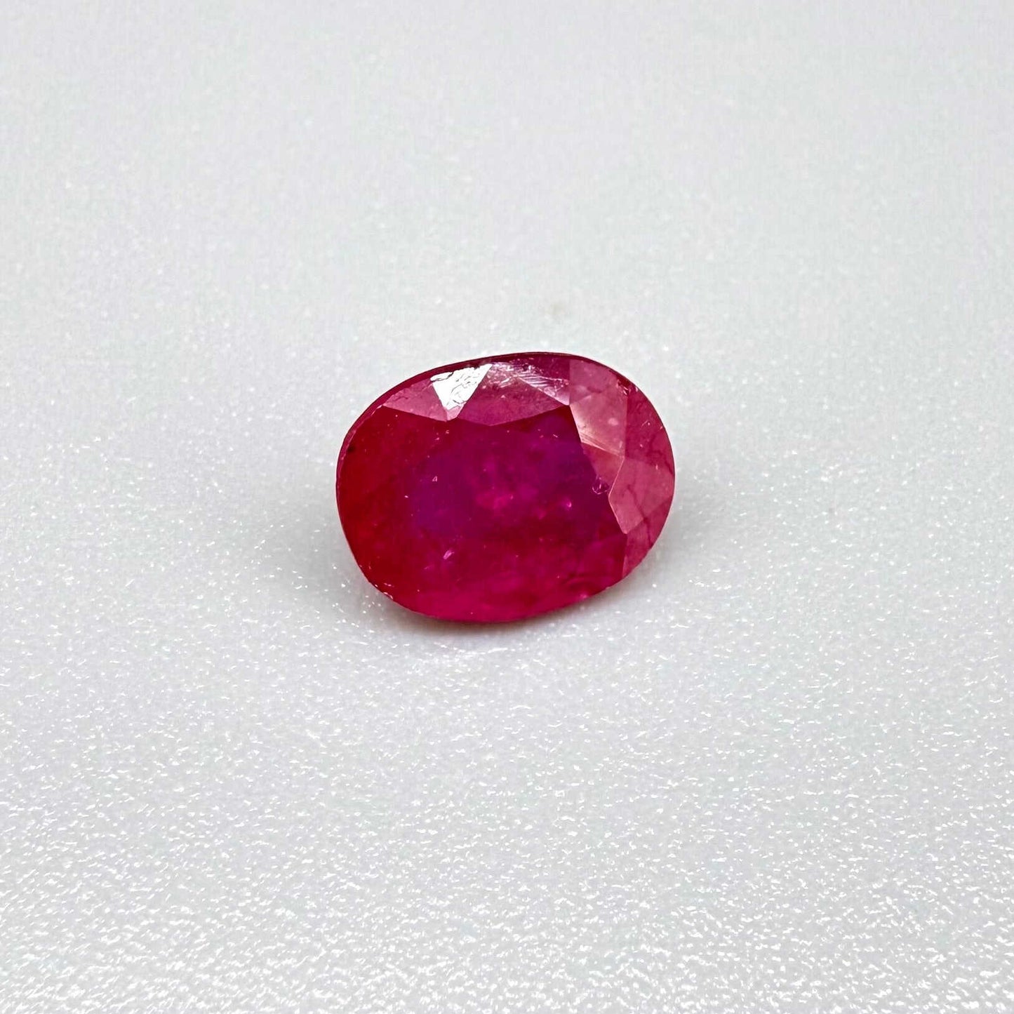 1.87 ct natural pink-red ruby from Mozambique, oval cut.
