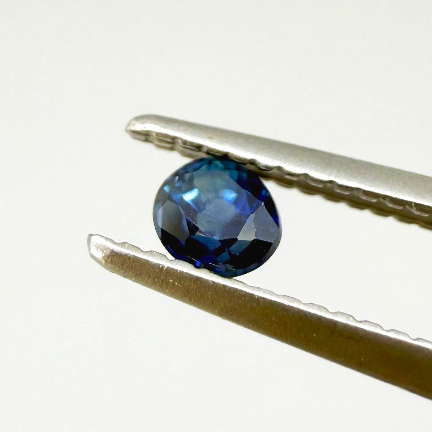 0.16 ct natural blue sapphire from Pailin, Cambodia, oval cut.