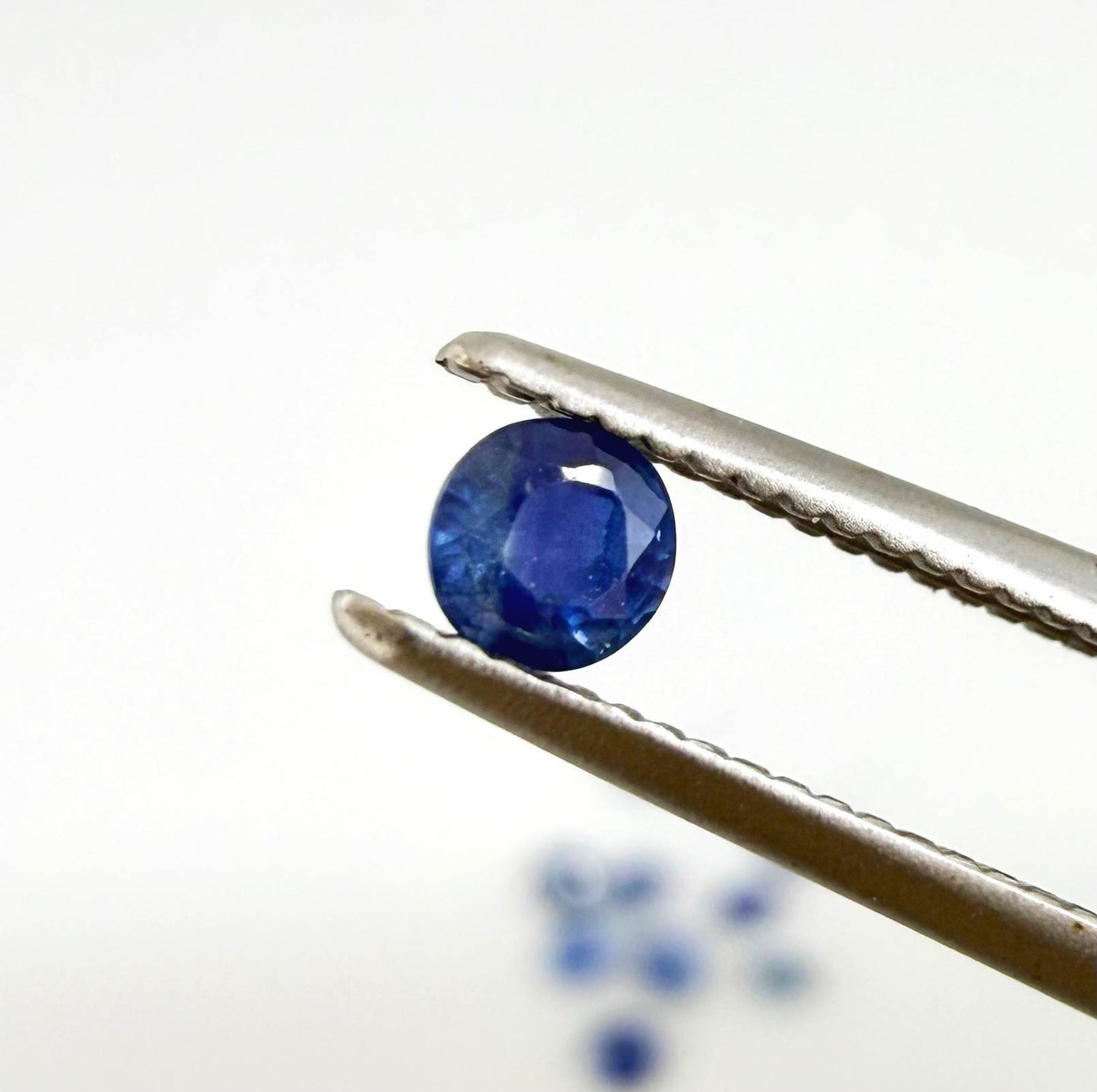 1.58 ct natural sapphire lot from Bangkaja, round cut stones with blue hues.