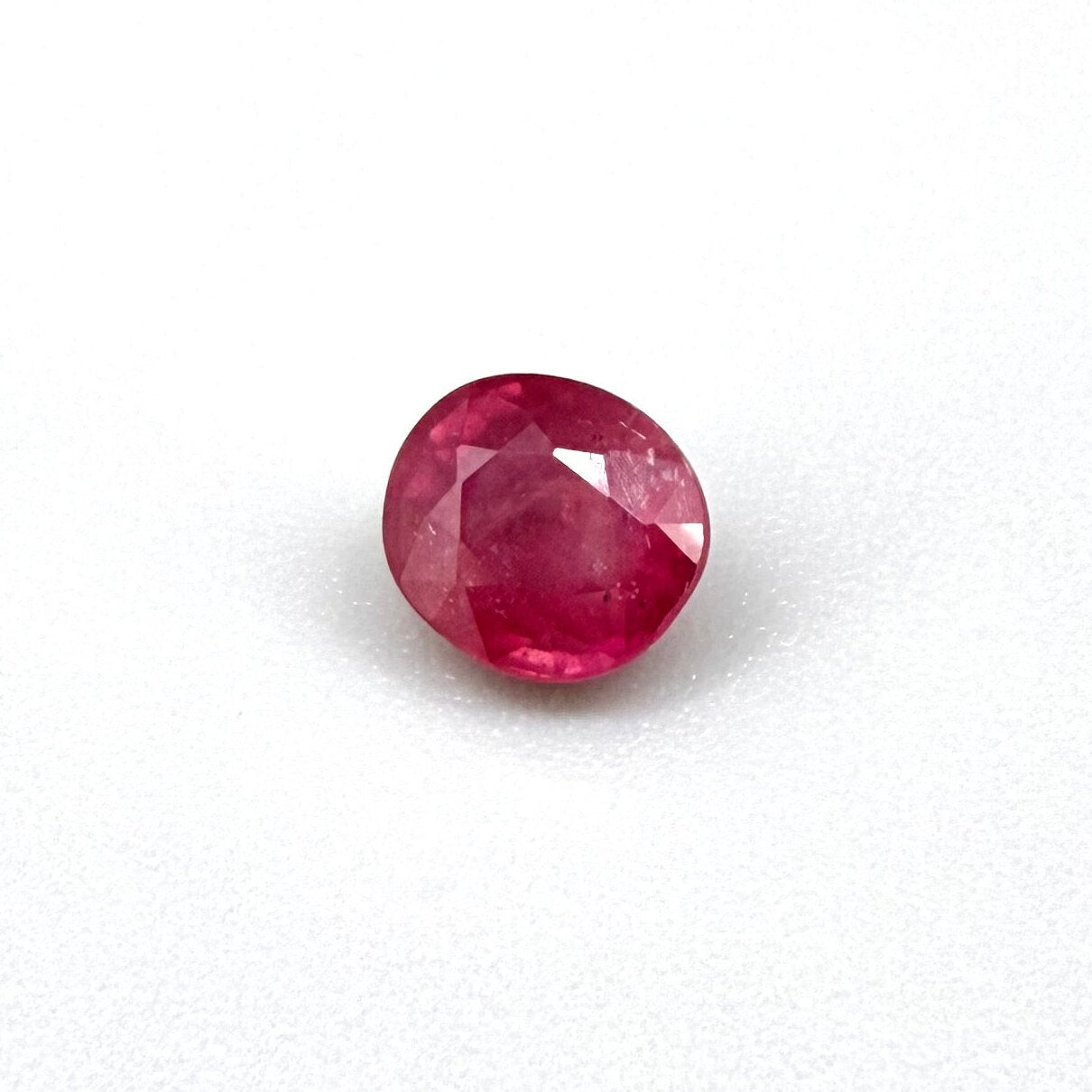 2 ct natural pink-red ruby from Mozambique, oval cut.