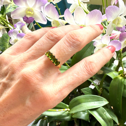 23k gold ring with 1.09 ct natural chrome diopside in vivid green, size 53.