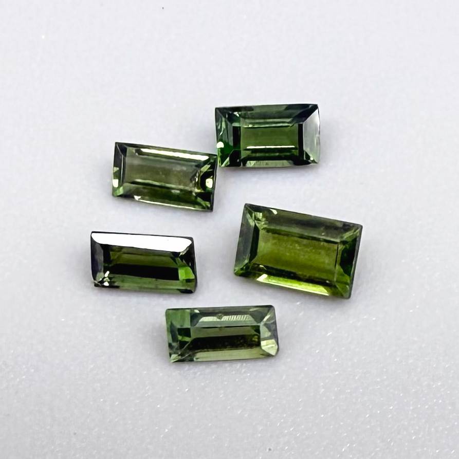 1.06 ct natural green sapphire lot from Thailand, baguette cut stones.