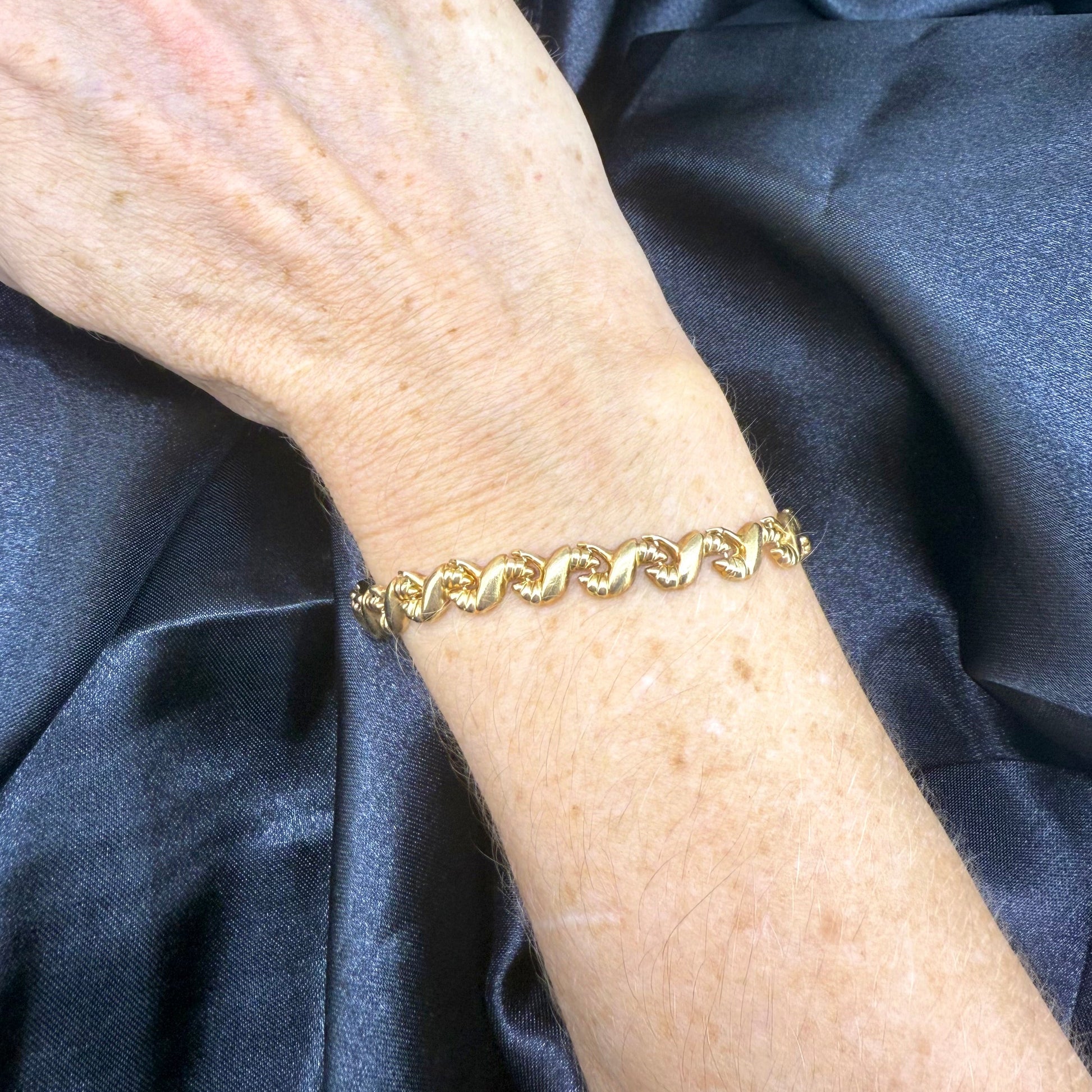 14k Italian vintage gold bracelet with twisted links and spring ring clasp, pre-loved, 11.13 g.