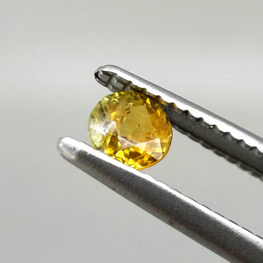 0.2 ct natural orange sapphire from Bangkaja, round cut.