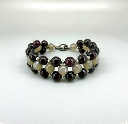 Three-row agate beaded bracelet, 20cm, with deep violet-red outer rows and lighter agate center beads on elastic stretch band.