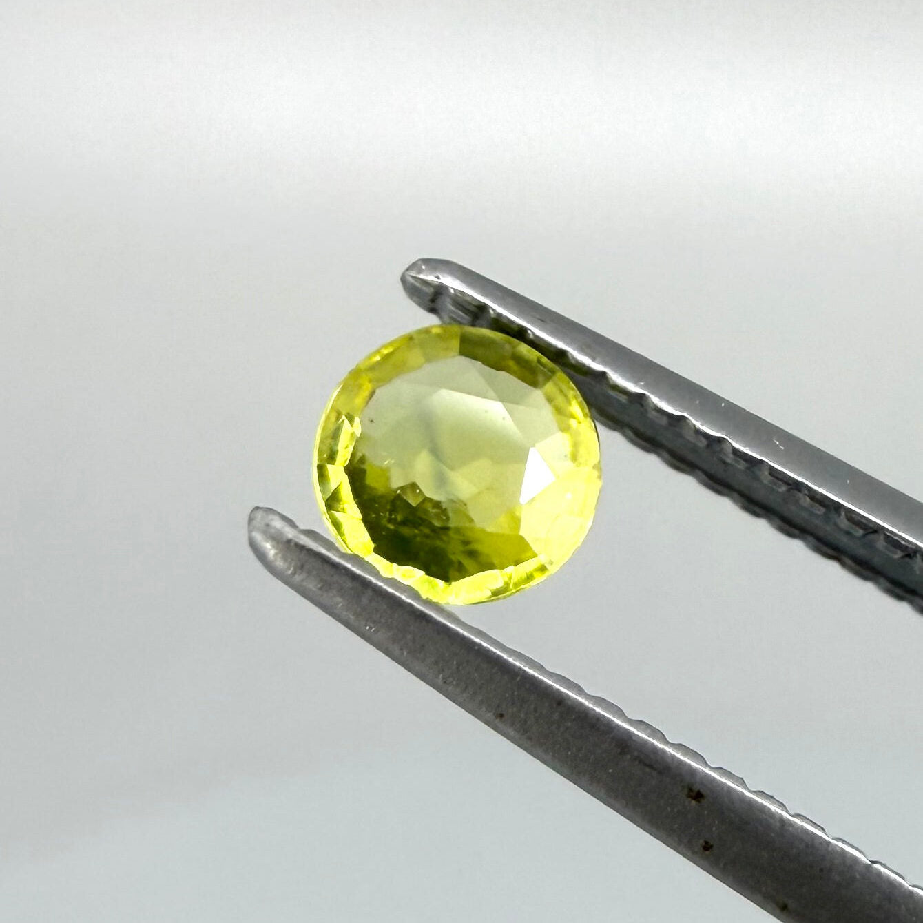 0.18 ct natural yellow sapphire from Bangkaja, round cut.