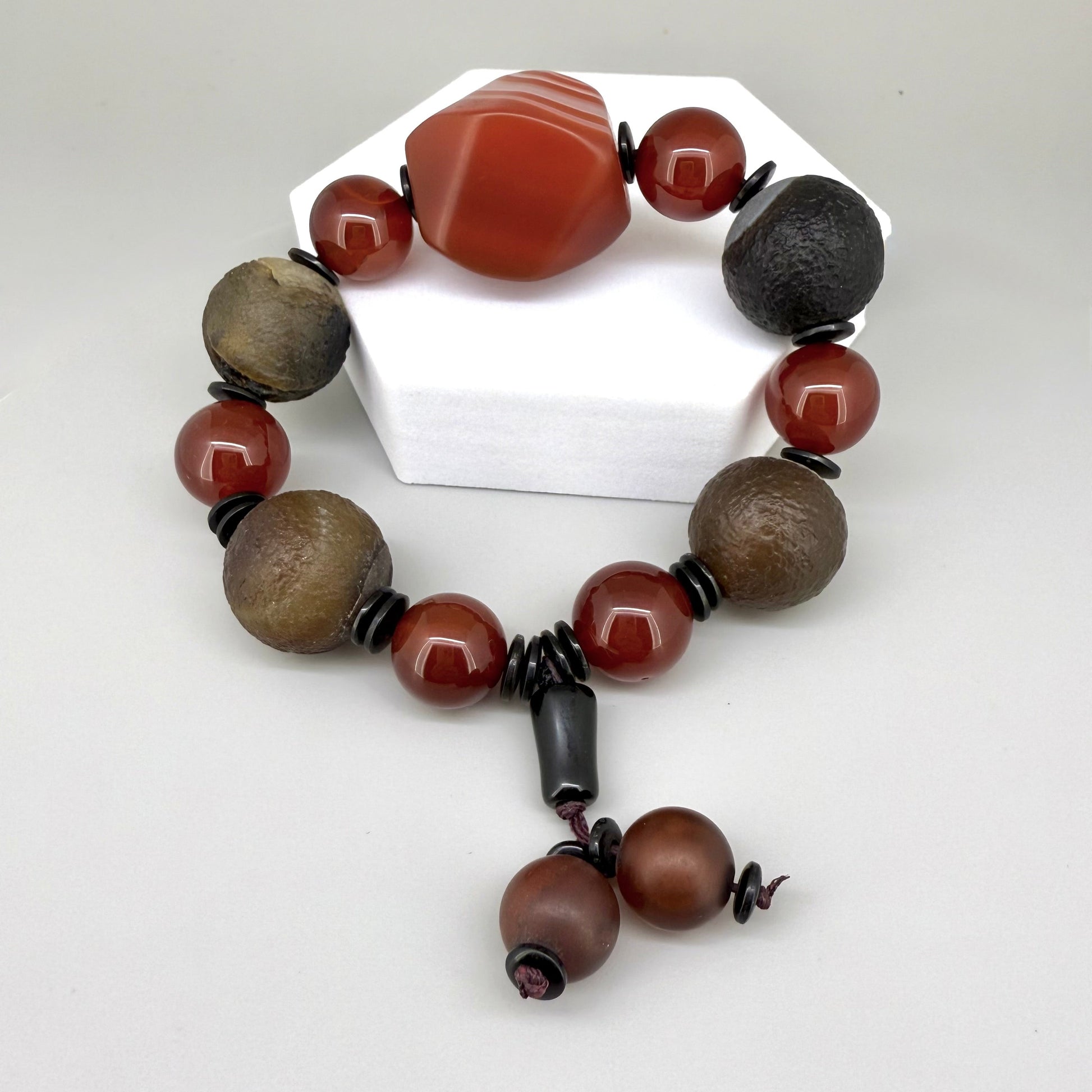 Agate and carnelian beaded bracelet, 20cm, with fiery red, brown, and colorful accent beads on elastic stretch band.