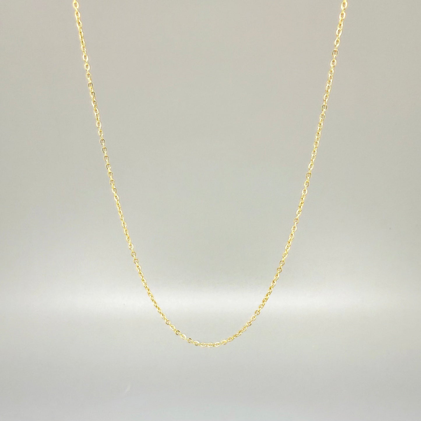 44 cm gold tone stainless steel chain, polished finish, perfect for pairing with gemstone pendants.