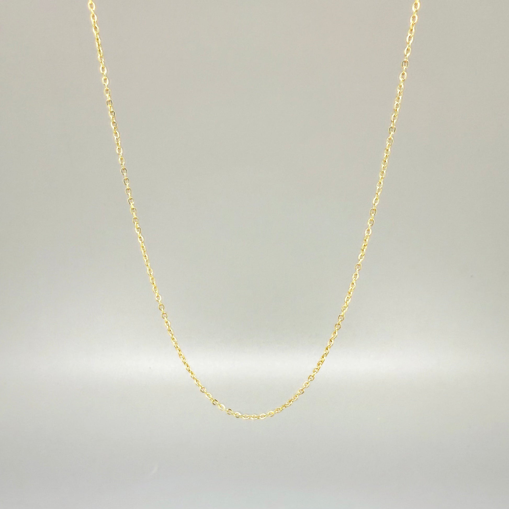 44 cm gold tone stainless steel chain, polished finish, perfect for pairing with gemstone pendants.