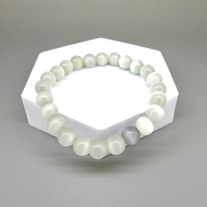 White and grey cat’s eye beaded bracelet, 18cm, shimmering gemstone beads on elastic stretch band.