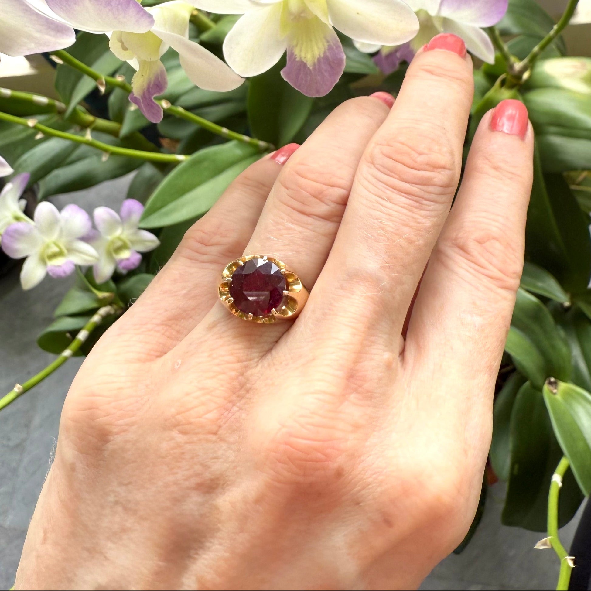 14k gold ring with 4.41 ct Thai garnet, deep red round-cut gemstone in pre-loved condition, size 52.