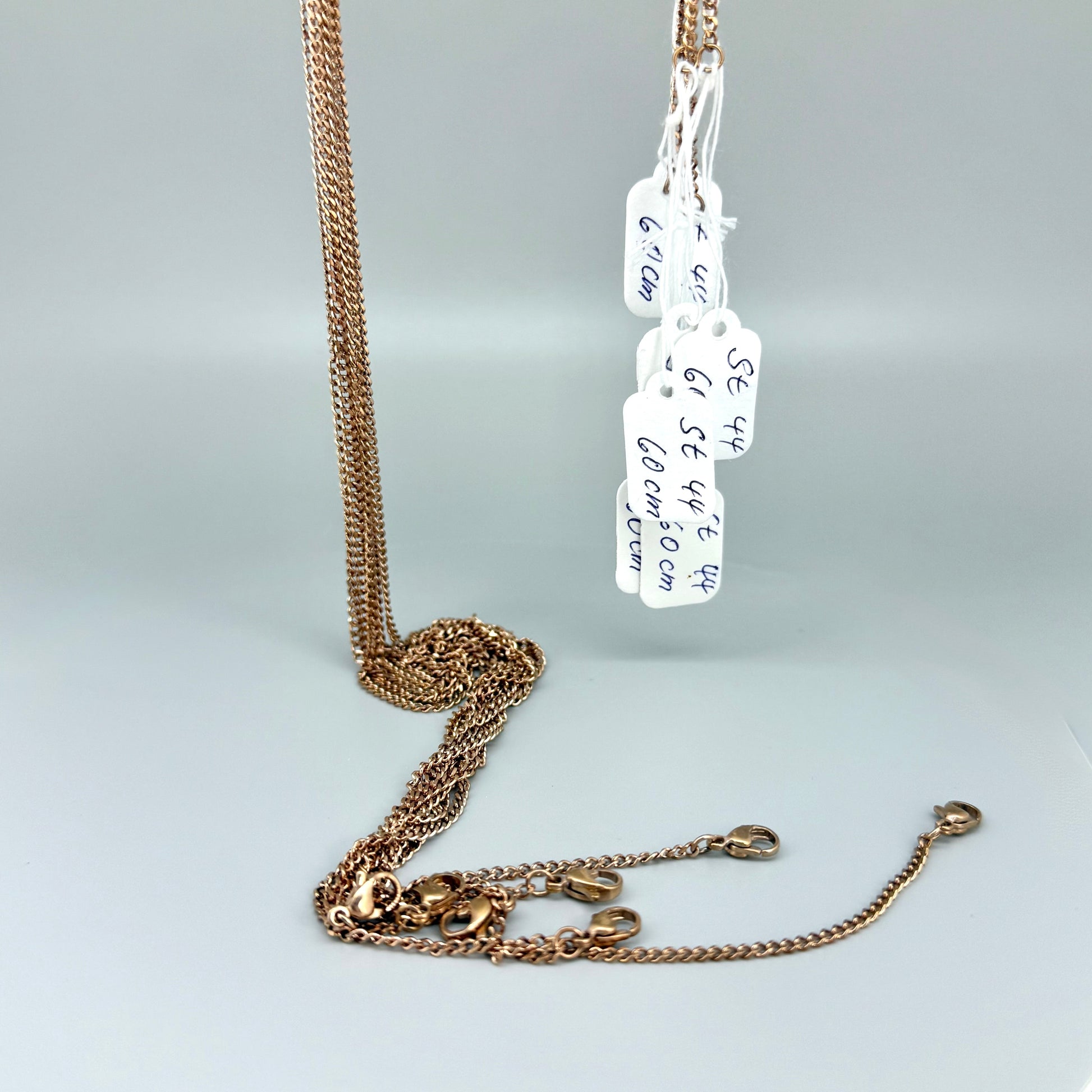 60 cm rose gold tone stainless steel chain, polished finish, elegant and durable, ideal for pairing with gemstone pendants.