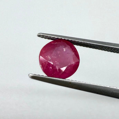 2.09 ct natural pink-red ruby from Mozambique, oval cut.