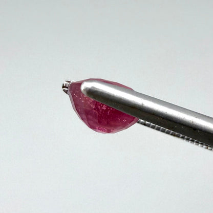 2 ct natural pink-red ruby from Mozambique, oval cut.