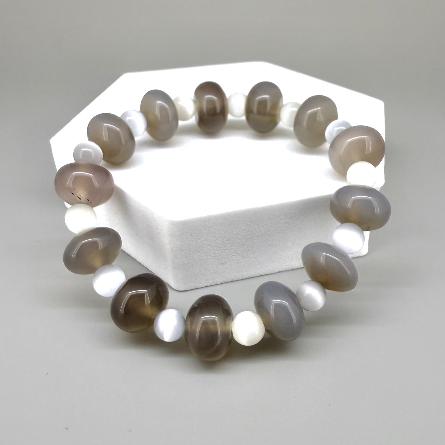 White cat’s eye and light grey agate beaded bracelet, 18cm, natural gemstone beads with soft shimmer on elastic stretch band.