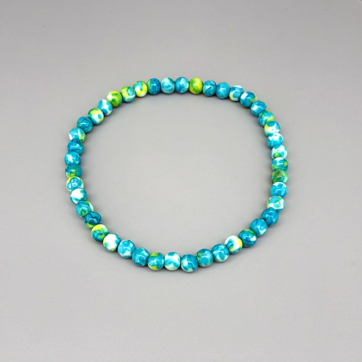 Jade beaded bracelet, 18cm, gemstone beads in turquoise, yellow, and white tones on elastic stretch band.