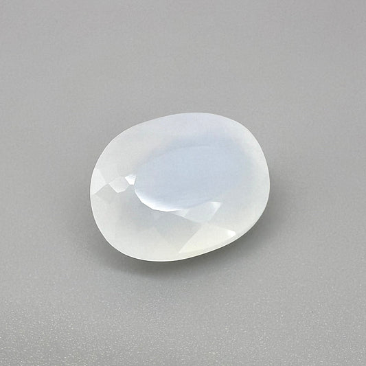 White Chalcedony Oval 15.1 Ct