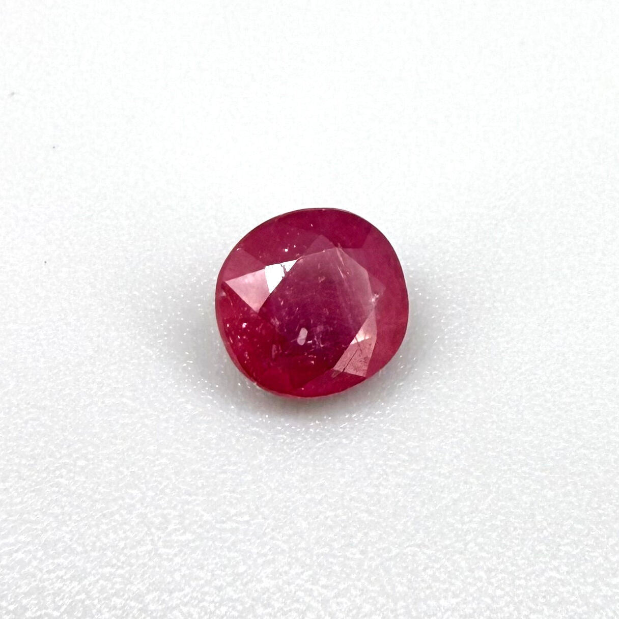 2.09 ct natural pink-red ruby from Mozambique, oval cut.