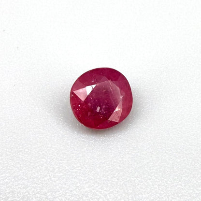 2.09 ct natural pink-red ruby from Mozambique, oval cut.