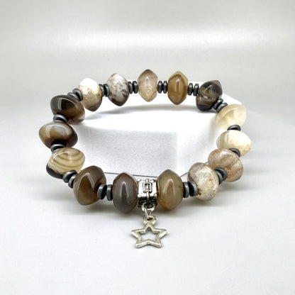 Agate and hematite beaded bracelet, 19cm, beige-brown gemstone beads with metallic hematite accents and silver star charm on elastic stretch band.