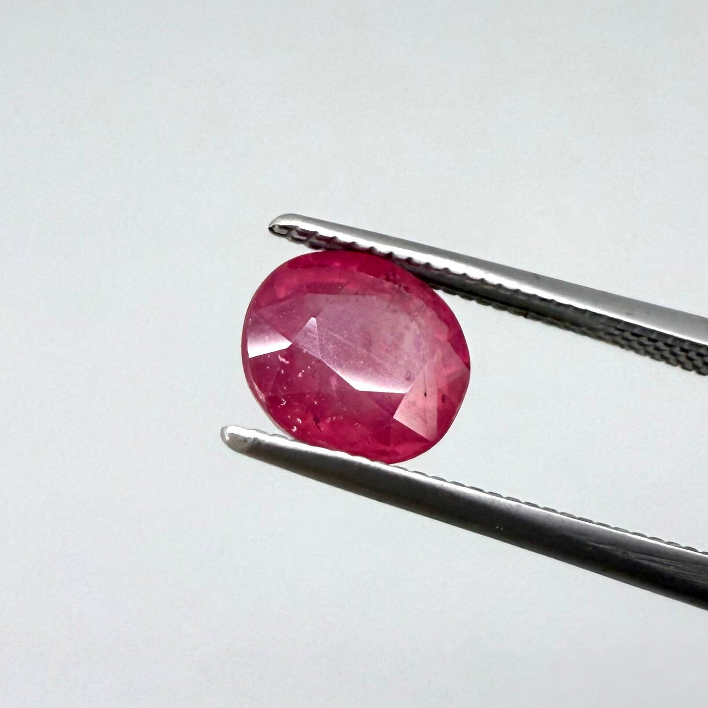 2 ct natural pink-red ruby from Mozambique, oval cut.