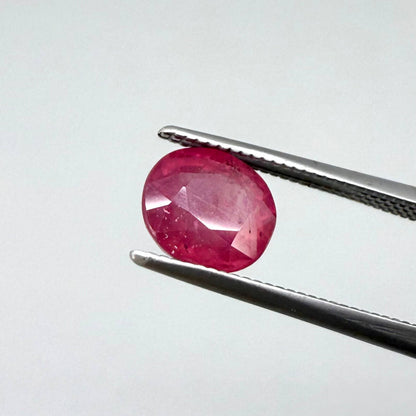 2 ct natural pink-red ruby from Mozambique, oval cut.