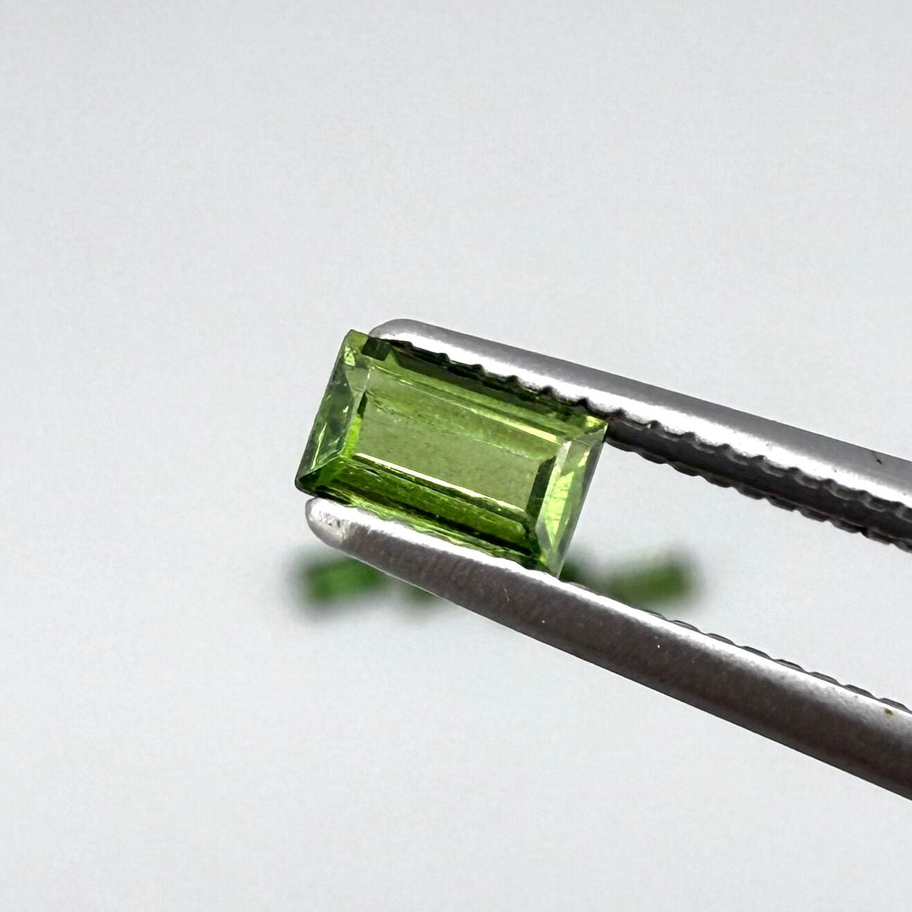 1.06 ct natural green sapphire lot from Thailand, baguette cut stones.