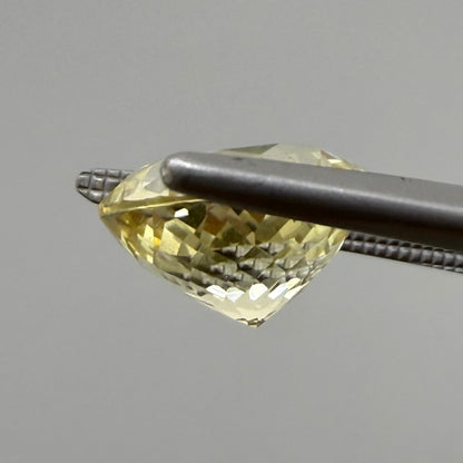 Champagne-Golden Scapolite Round 3.95 Ct