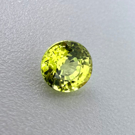 Greenish Yellow Sapphire Round 0,4 Ct