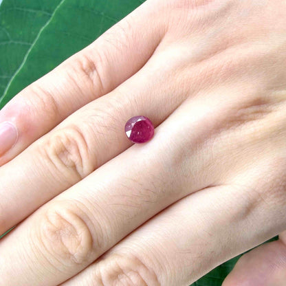 2.09 ct natural pink-red ruby from Mozambique, oval cut.