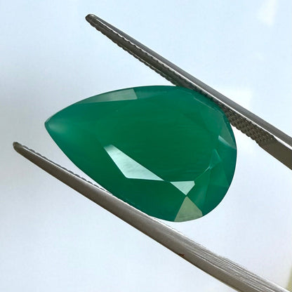 Vibrant Green Chalcedony Pear 7.18 Ct