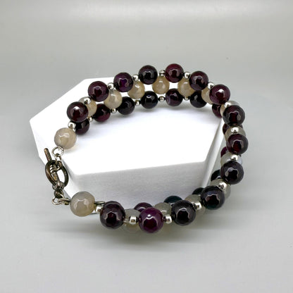 Three-row agate beaded bracelet, 20cm, with deep violet-red outer rows and lighter agate center beads on elastic stretch band.