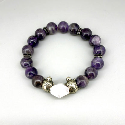 Amethyst beaded bracelet, 18cm, violet gemstone beads with pink-white accent stone and two metal turtle beads on elastic stretch band.