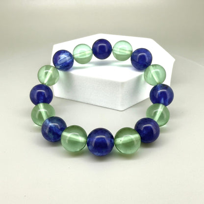 Quartz beaded bracelet, 18cm, alternating dark blue and light green dyed gemstone beads on elastic stretch band.