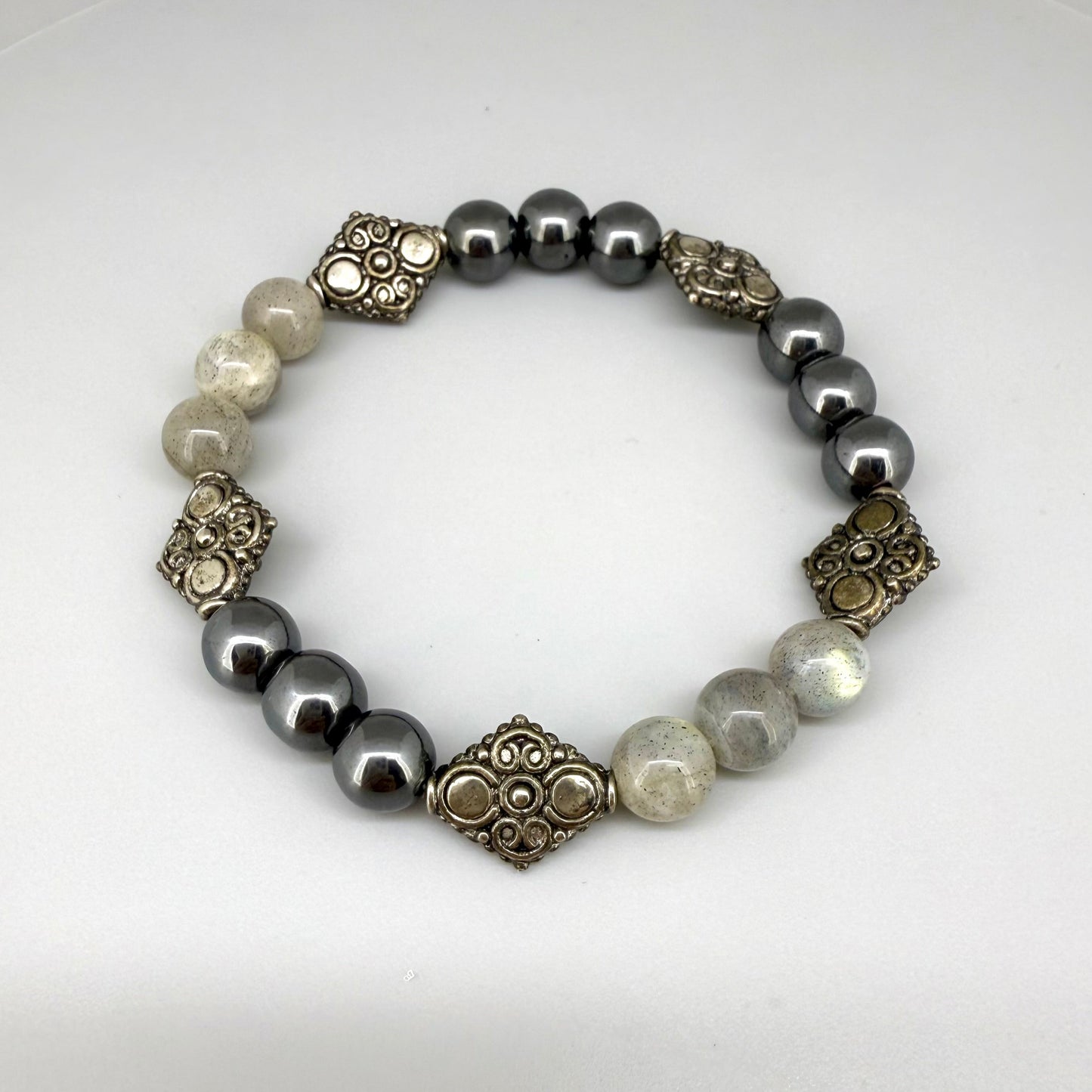 Howlite and hematite beaded bracelet, 18cm, white and metallic grey gemstone beads with carved metal accents on elastic stretch band.