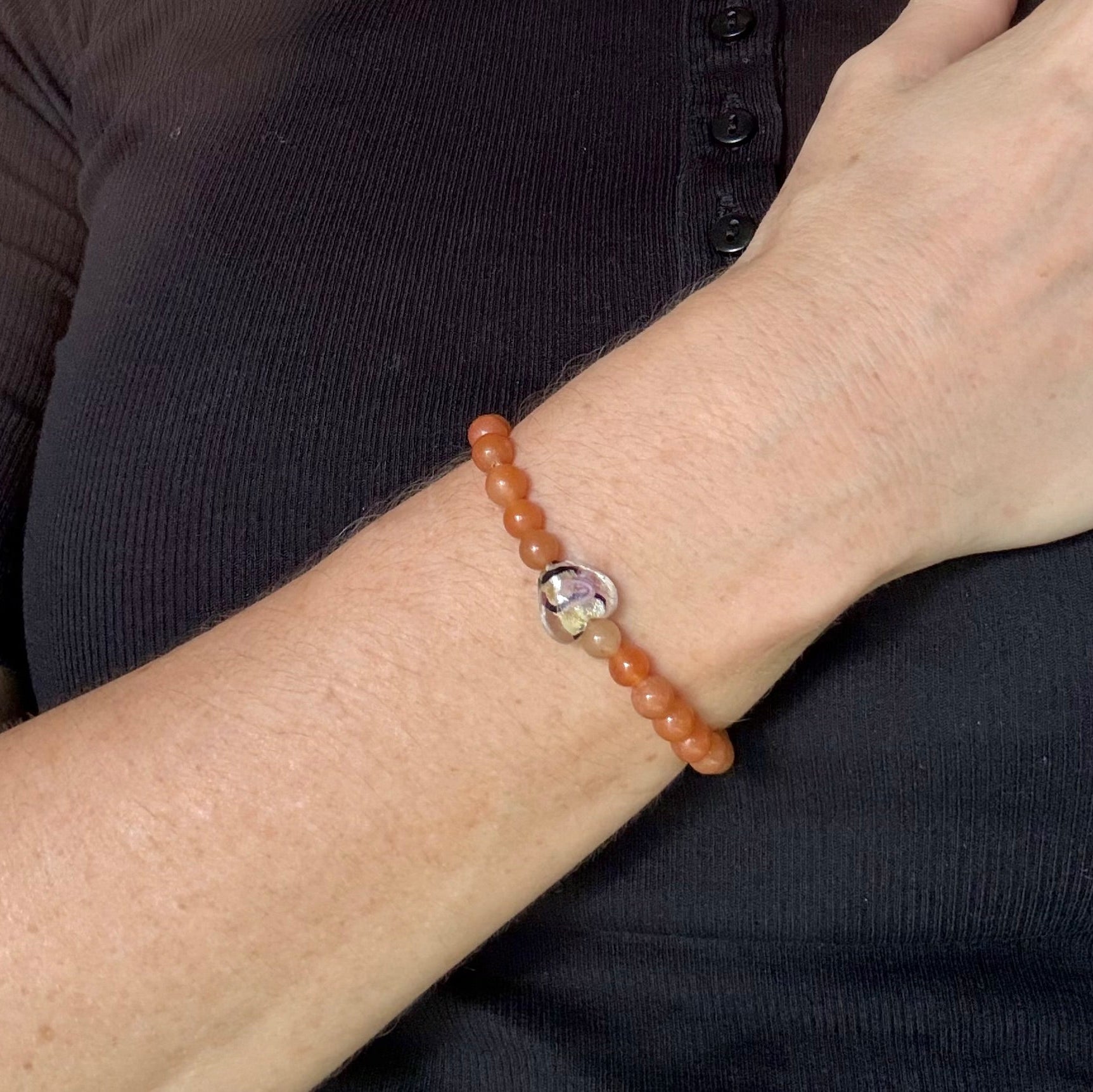 Agate beaded bracelet, 16cm, orange gemstone beads with glass heart focal bead on elastic stretch band.