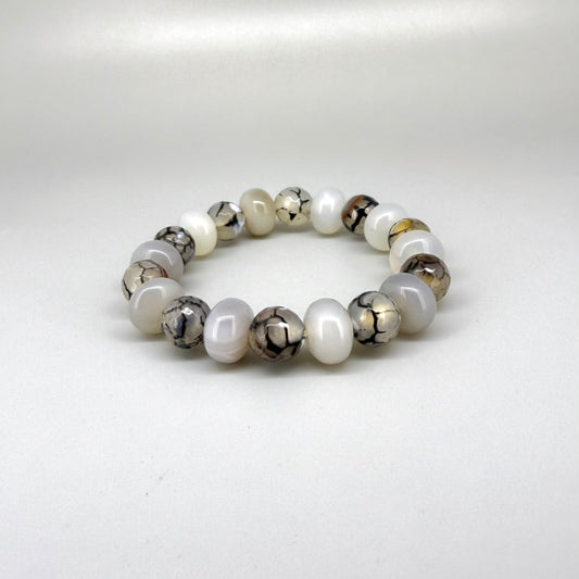 Dragon vein agate and agate beaded bracelet, 17cm, grey and white gemstone beads with vein-like patterns and metal accents on elastic stretch band.