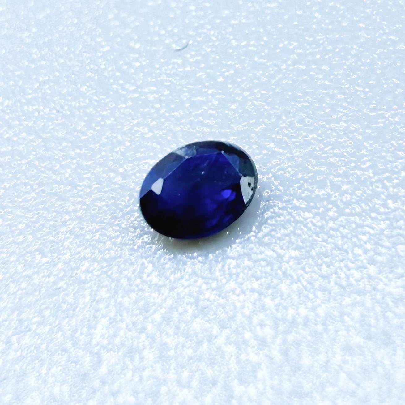 0.09 ct natural blue sapphire from Pailin, Cambodia, oval cut.