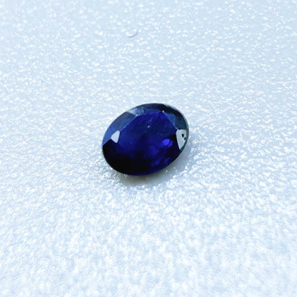 0.09 ct natural blue sapphire from Pailin, Cambodia, oval cut.