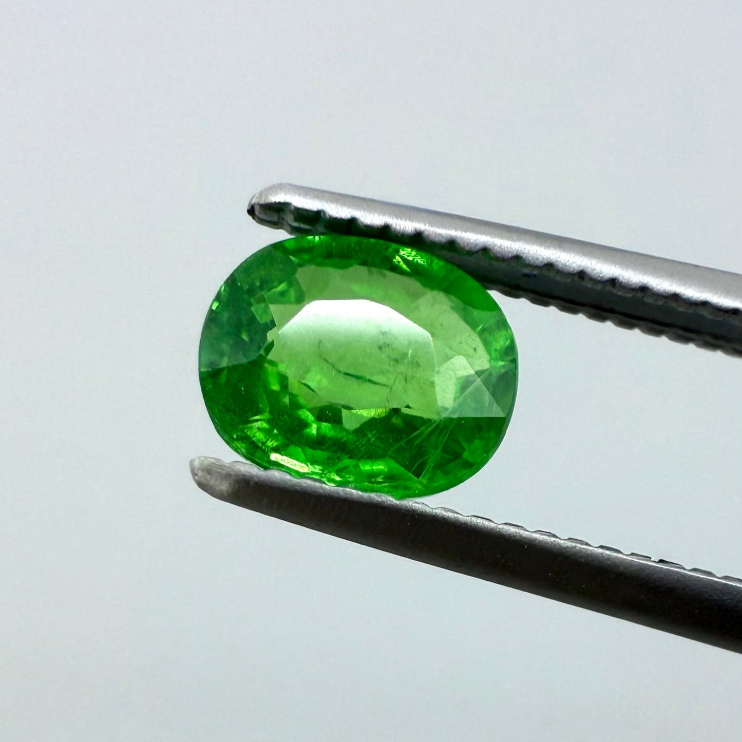 Tsavorite Oval 0.73 Ct