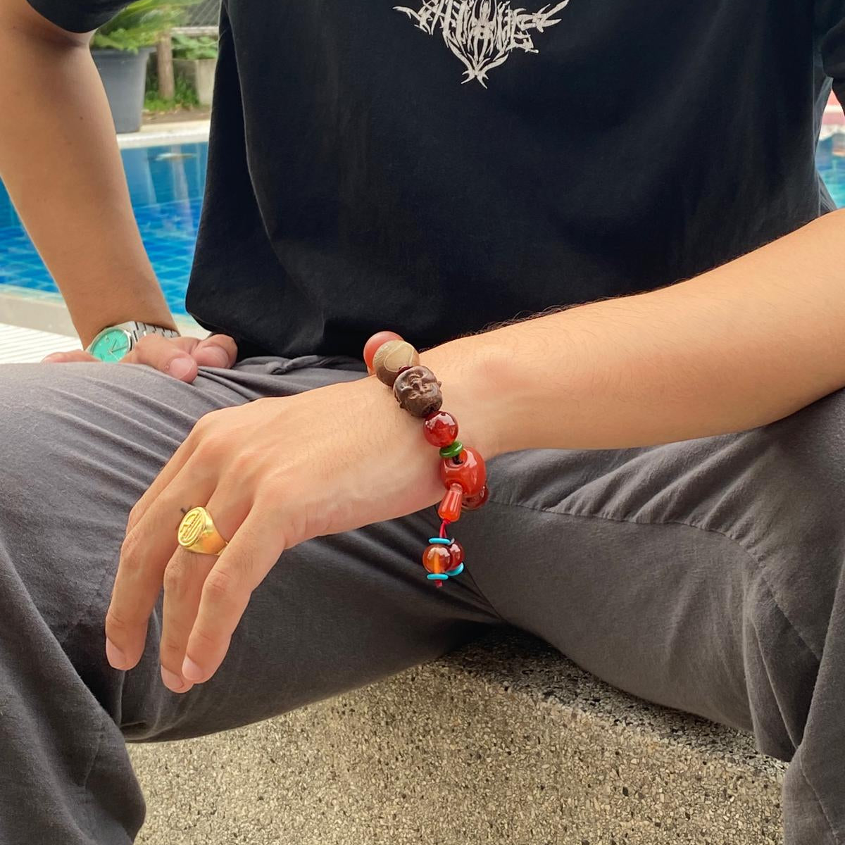 Agate and carnelian beaded bracelet, 20cm, with fiery red, orange, and colorful accent beads on elastic stretch band.