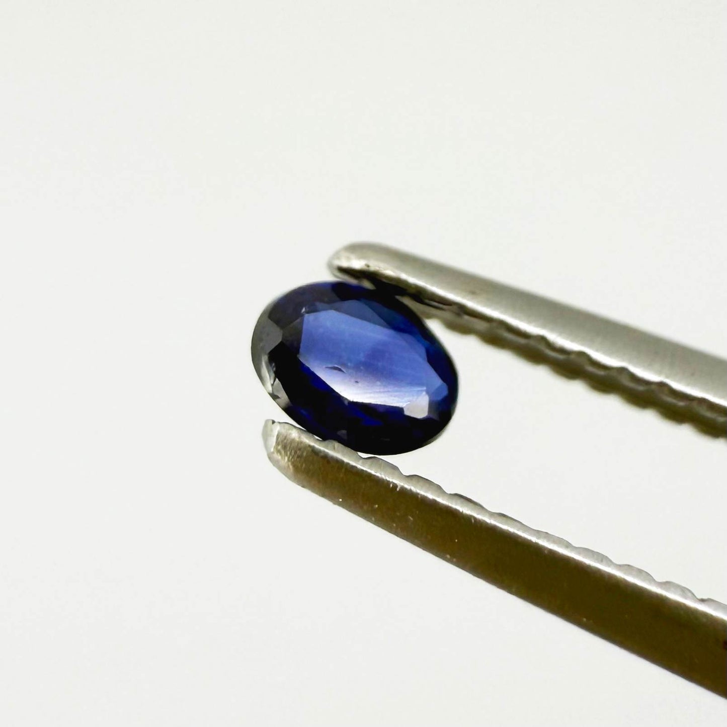 0.09 ct natural blue sapphire from Pailin, Cambodia, oval cut.